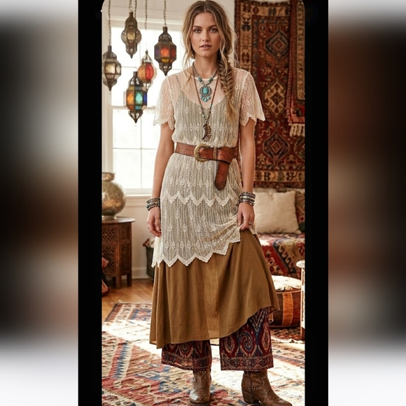 Dresses & Skirts - Cream Lace Dress